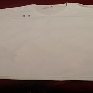 Under armour semi-fitted heat gear v neck-shirt